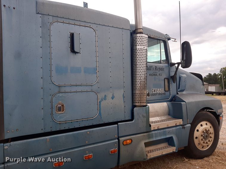 image for item OF9520 1993 Kenworth T600B  flatbed truck