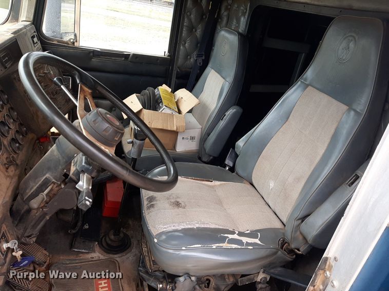 image for item OF9520 1993 Kenworth T600B  flatbed truck