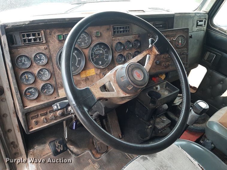 image for item OF9520 1993 Kenworth T600B  flatbed truck