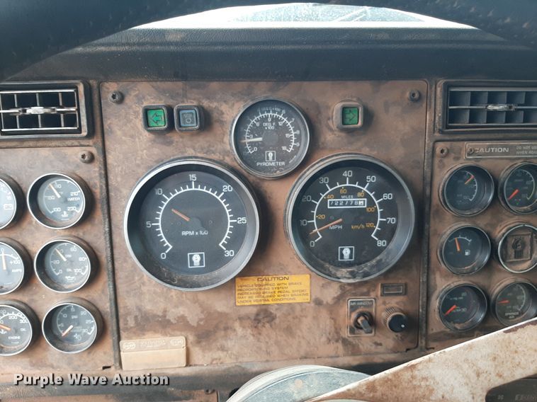 image for item OF9520 1993 Kenworth T600B  flatbed truck