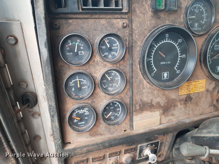 image for item OF9520 1993 Kenworth T600B  flatbed truck