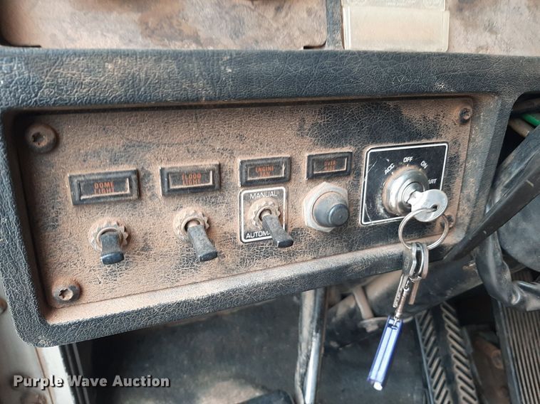 image for item OF9520 1993 Kenworth T600B  flatbed truck