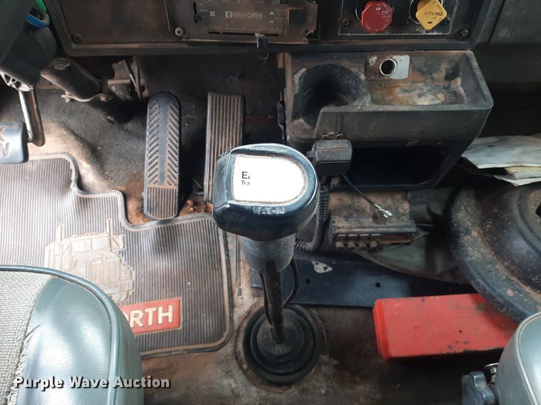 image for item OF9520 1993 Kenworth T600B  flatbed truck