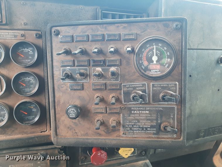 image for item OF9520 1993 Kenworth T600B  flatbed truck