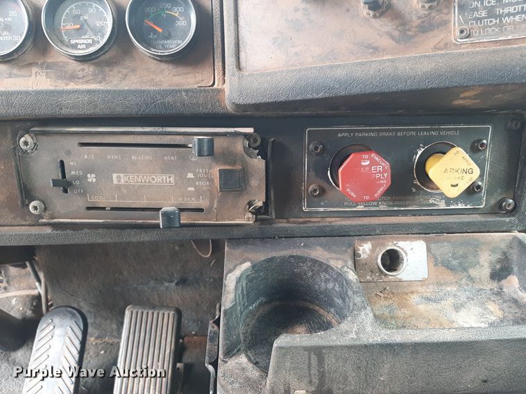 image for item OF9520 1993 Kenworth T600B  flatbed truck