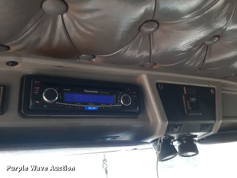 image for item OF9520 1993 Kenworth T600B  flatbed truck