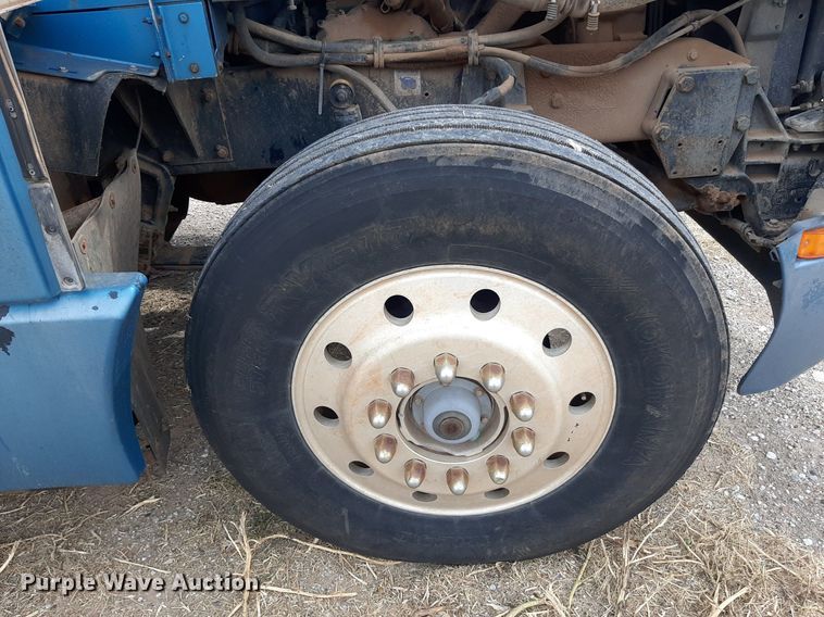 image for item OF9520 1993 Kenworth T600B  flatbed truck