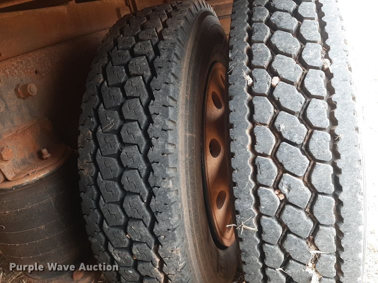 image for item OF9520 1993 Kenworth T600B  flatbed truck