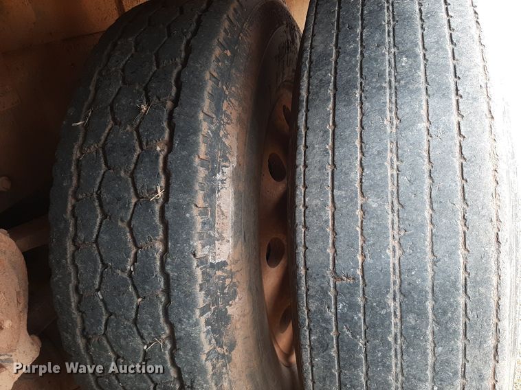 image for item OF9520 1993 Kenworth T600B  flatbed truck