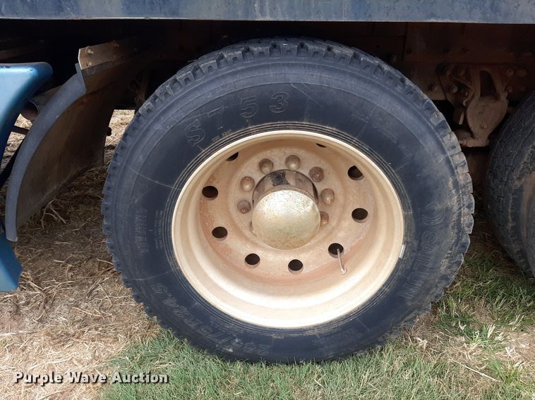 image for item OF9520 1993 Kenworth T600B  flatbed truck