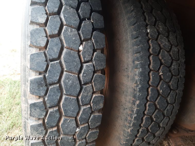 image for item OF9520 1993 Kenworth T600B  flatbed truck