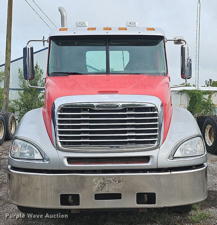 image for item OG9491 2007 Freightliner Columbia 120  semi truck
