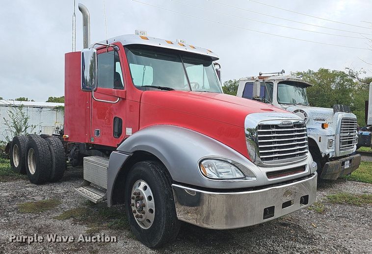 image for item OG9491 2007 Freightliner Columbia 120  semi truck