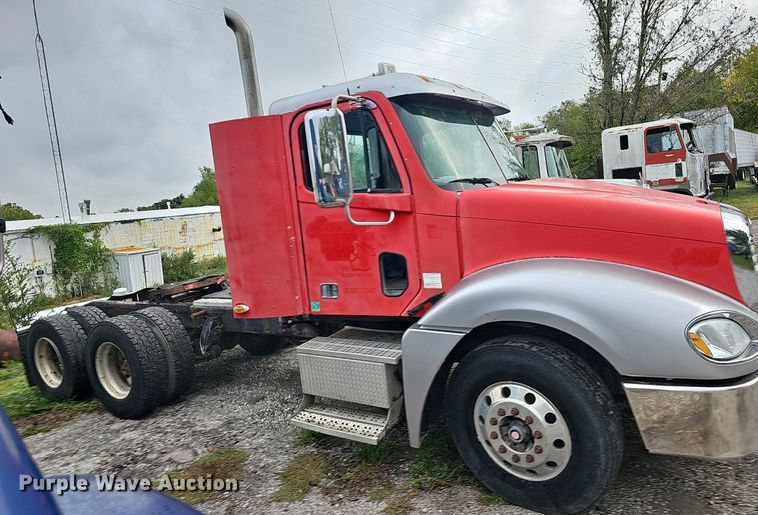 image for item OG9491 2007 Freightliner Columbia 120  semi truck