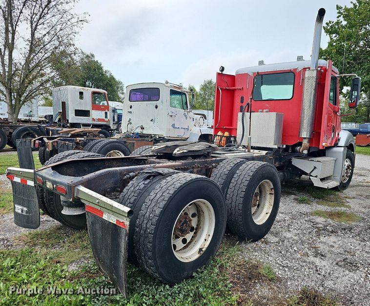 image for item OG9491 2007 Freightliner Columbia 120  semi truck