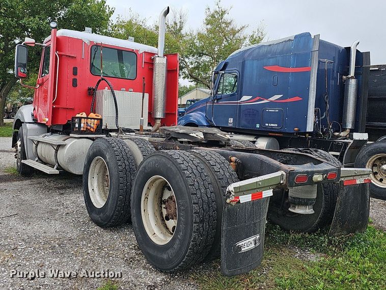 image for item OG9491 2007 Freightliner Columbia 120  semi truck