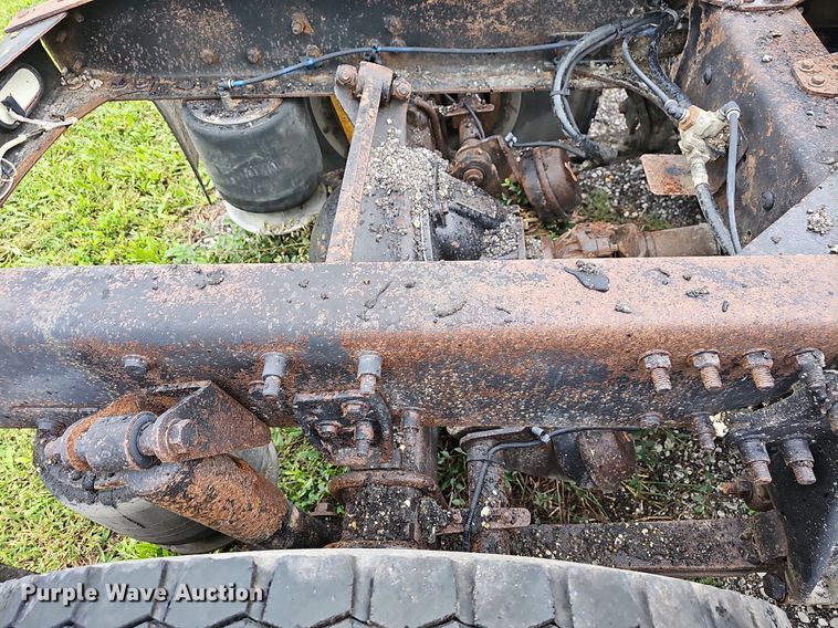 image for item OG9491 2007 Freightliner Columbia 120  semi truck