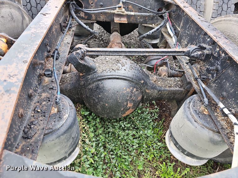 image for item OG9491 2007 Freightliner Columbia 120  semi truck