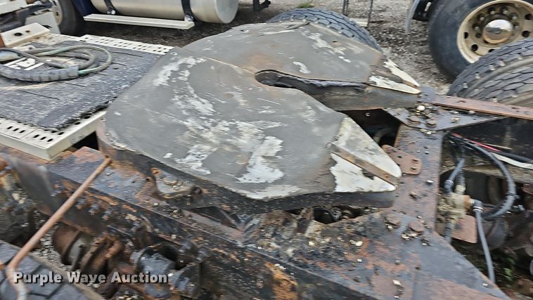 image for item OG9491 2007 Freightliner Columbia 120  semi truck