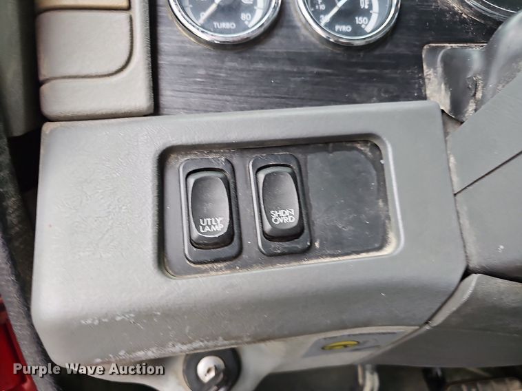 image for item OG9491 2007 Freightliner Columbia 120  semi truck