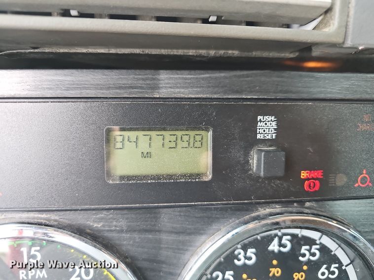 image for item OG9491 2007 Freightliner Columbia 120  semi truck