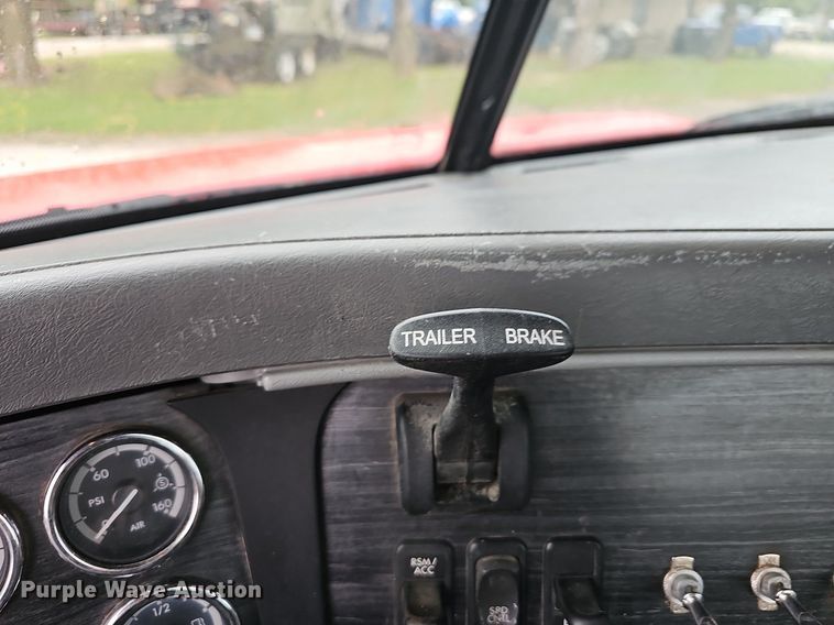 image for item OG9491 2007 Freightliner Columbia 120  semi truck