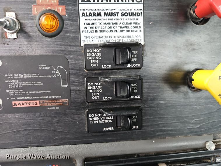 image for item OG9491 2007 Freightliner Columbia 120  semi truck