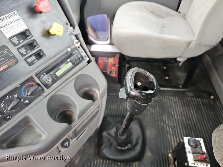 image for item OG9491 2007 Freightliner Columbia 120  semi truck