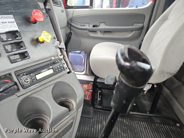 image for item OG9491 2007 Freightliner Columbia 120  semi truck