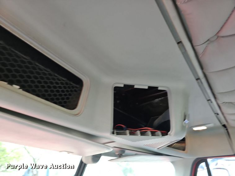 image for item OG9491 2007 Freightliner Columbia 120  semi truck