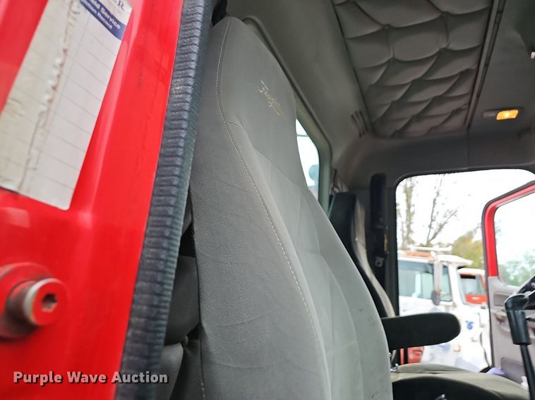 image for item OG9491 2007 Freightliner Columbia 120  semi truck