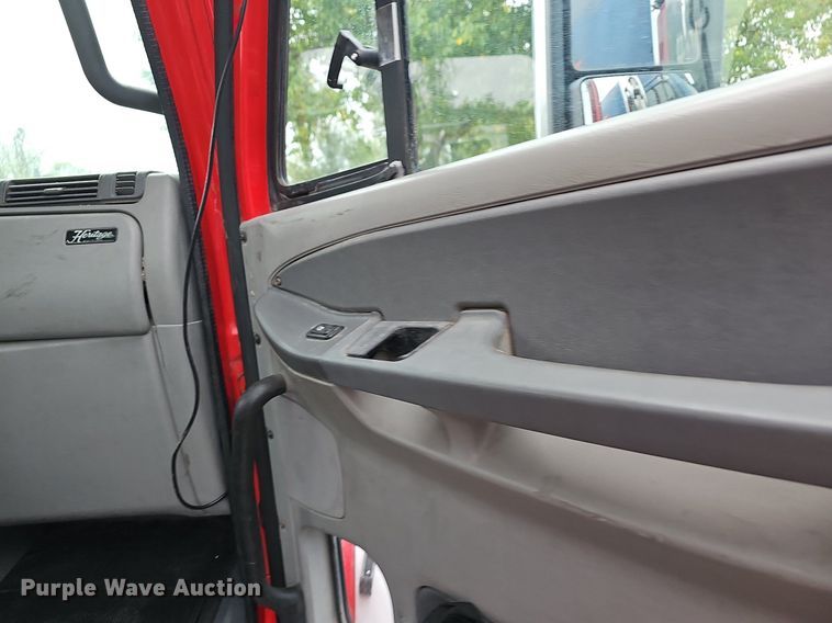 image for item OG9491 2007 Freightliner Columbia 120  semi truck