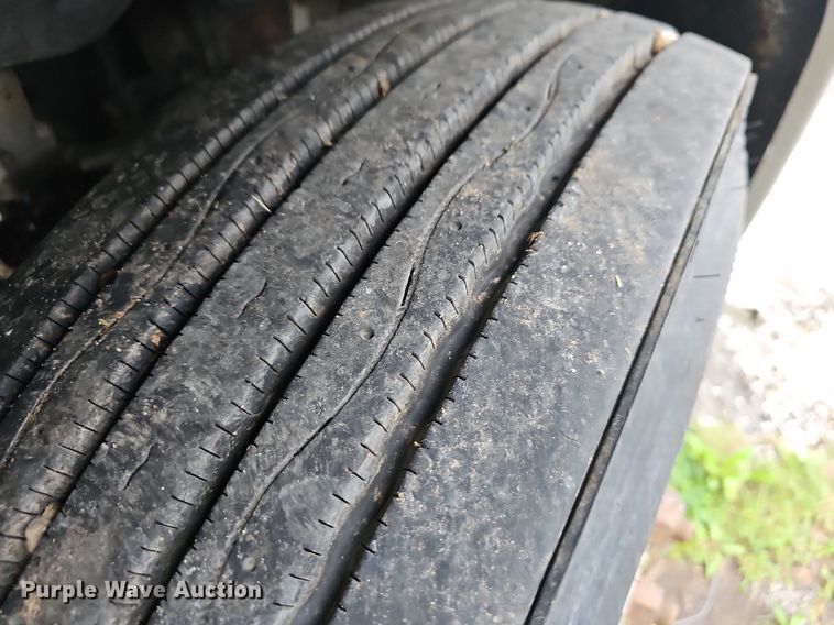 image for item OG9491 2007 Freightliner Columbia 120  semi truck