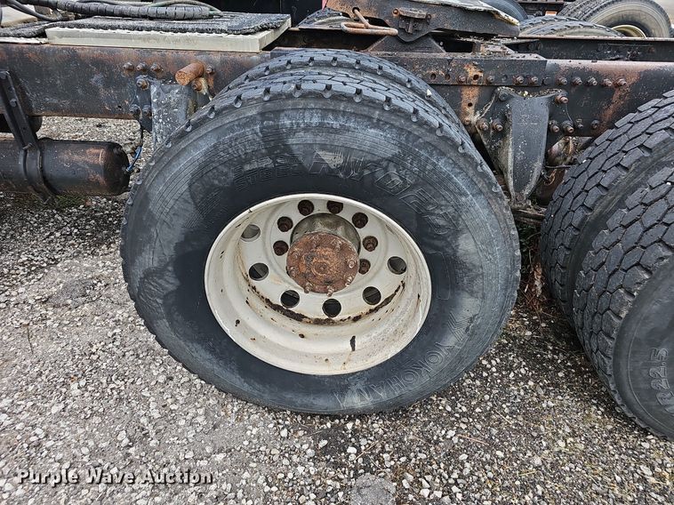 image for item OG9491 2007 Freightliner Columbia 120  semi truck