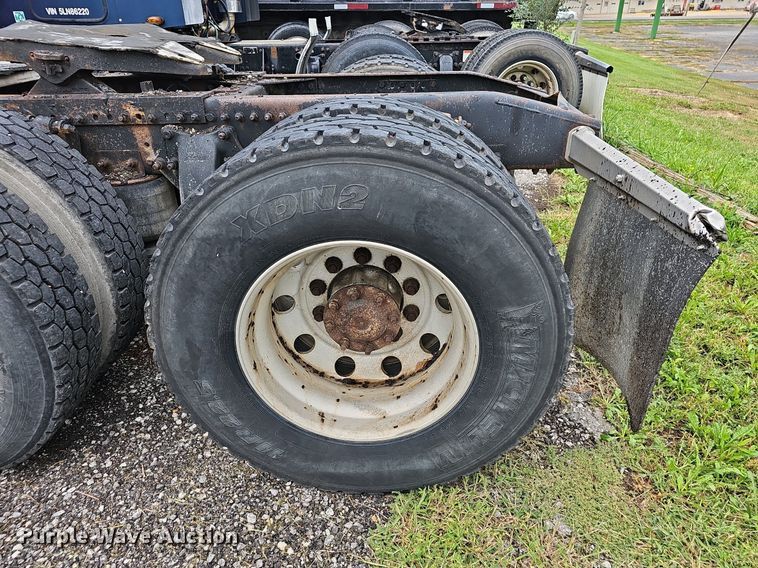 image for item OG9491 2007 Freightliner Columbia 120  semi truck