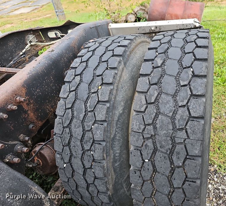 image for item OG9491 2007 Freightliner Columbia 120  semi truck