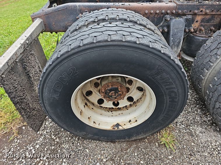 image for item OG9491 2007 Freightliner Columbia 120  semi truck