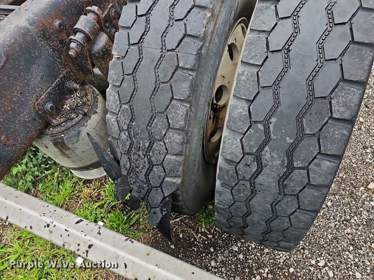 image for item OG9491 2007 Freightliner Columbia 120  semi truck