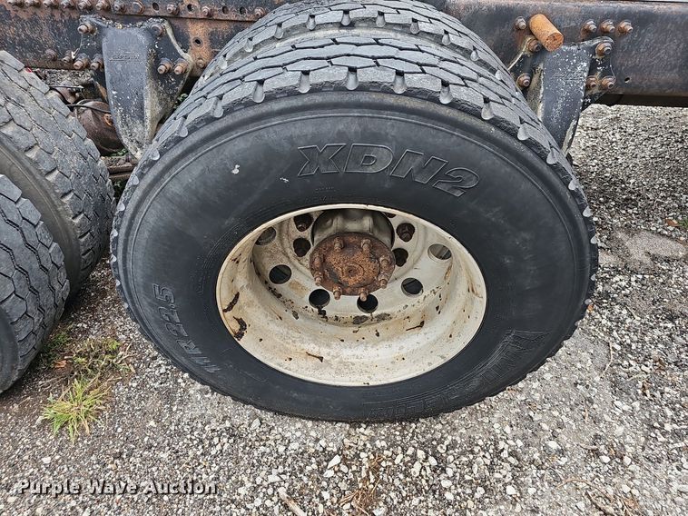 image for item OG9491 2007 Freightliner Columbia 120  semi truck