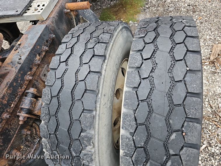 image for item OG9491 2007 Freightliner Columbia 120  semi truck