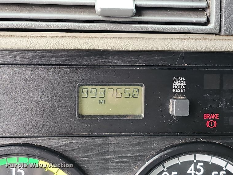 image for item OG9492 2005 Freightliner Columbia 120  semi truck