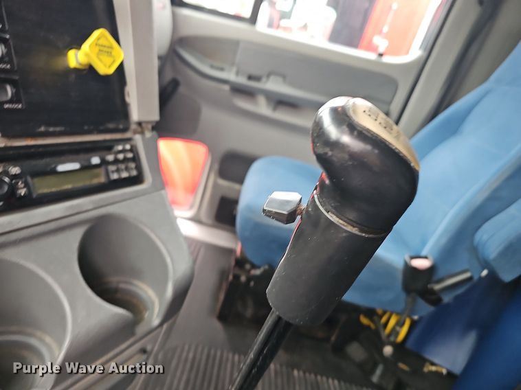 image for item OG9492 2005 Freightliner Columbia 120  semi truck