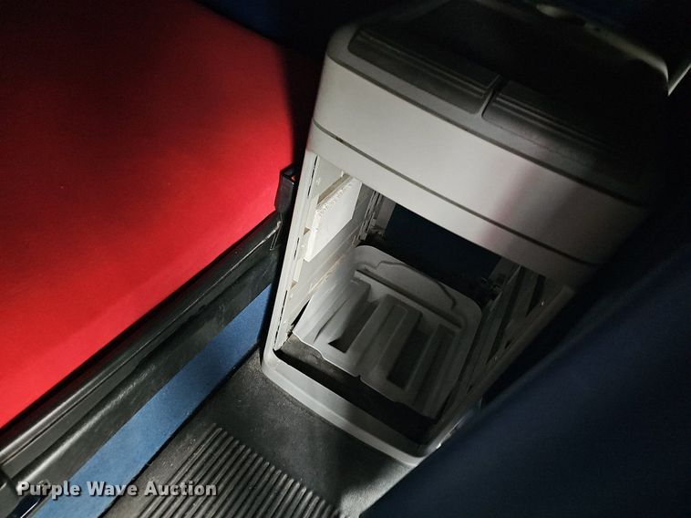 image for item OG9492 2005 Freightliner Columbia 120  semi truck