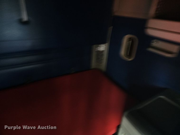 image for item OG9492 2005 Freightliner Columbia 120  semi truck