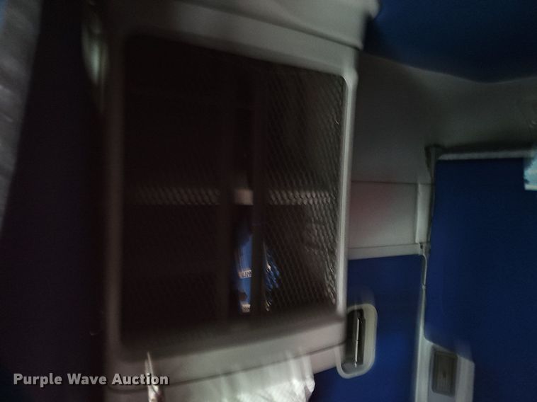 image for item OG9492 2005 Freightliner Columbia 120  semi truck