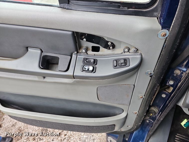 image for item OG9492 2005 Freightliner Columbia 120  semi truck