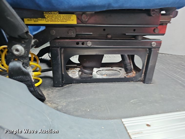 image for item OG9492 2005 Freightliner Columbia 120  semi truck