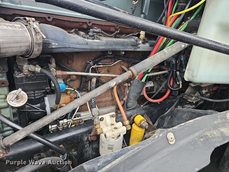 image for item OG9492 2005 Freightliner Columbia 120  semi truck