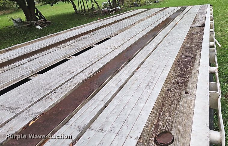 image for item OG9497 1999 Wabash  flatbed trailer