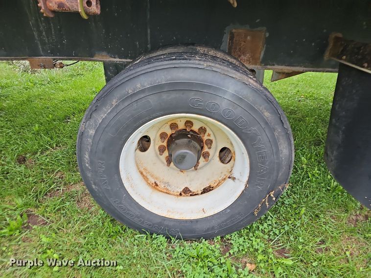 image for item OG9497 1999 Wabash  flatbed trailer